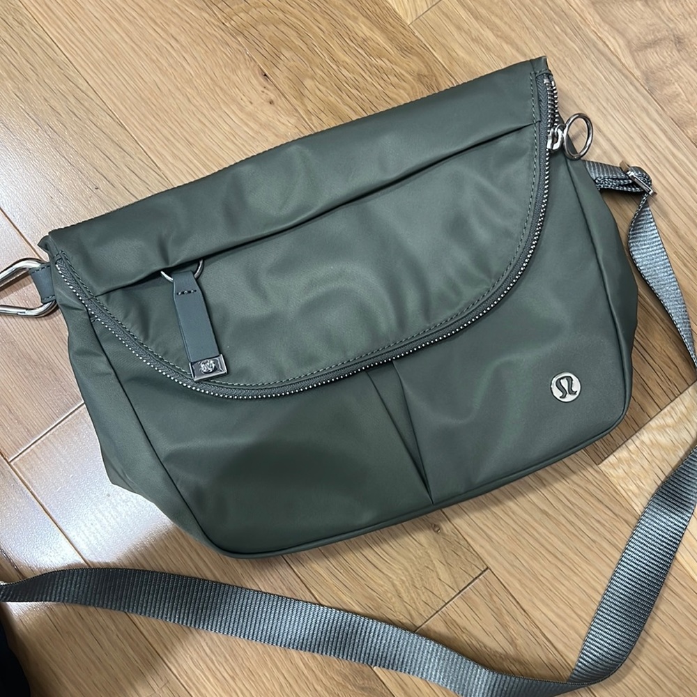 Lululemon festival bag